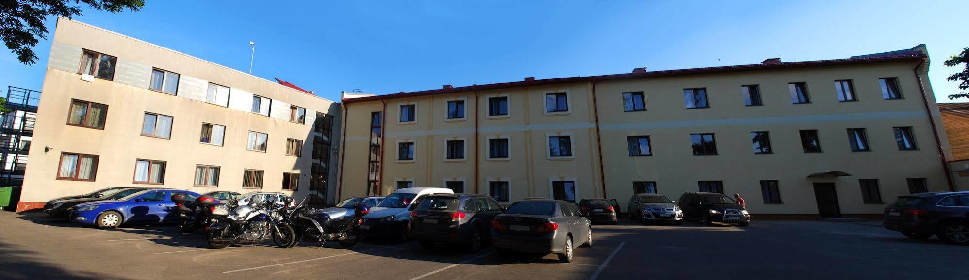 With Free Parking Hotelli 3*